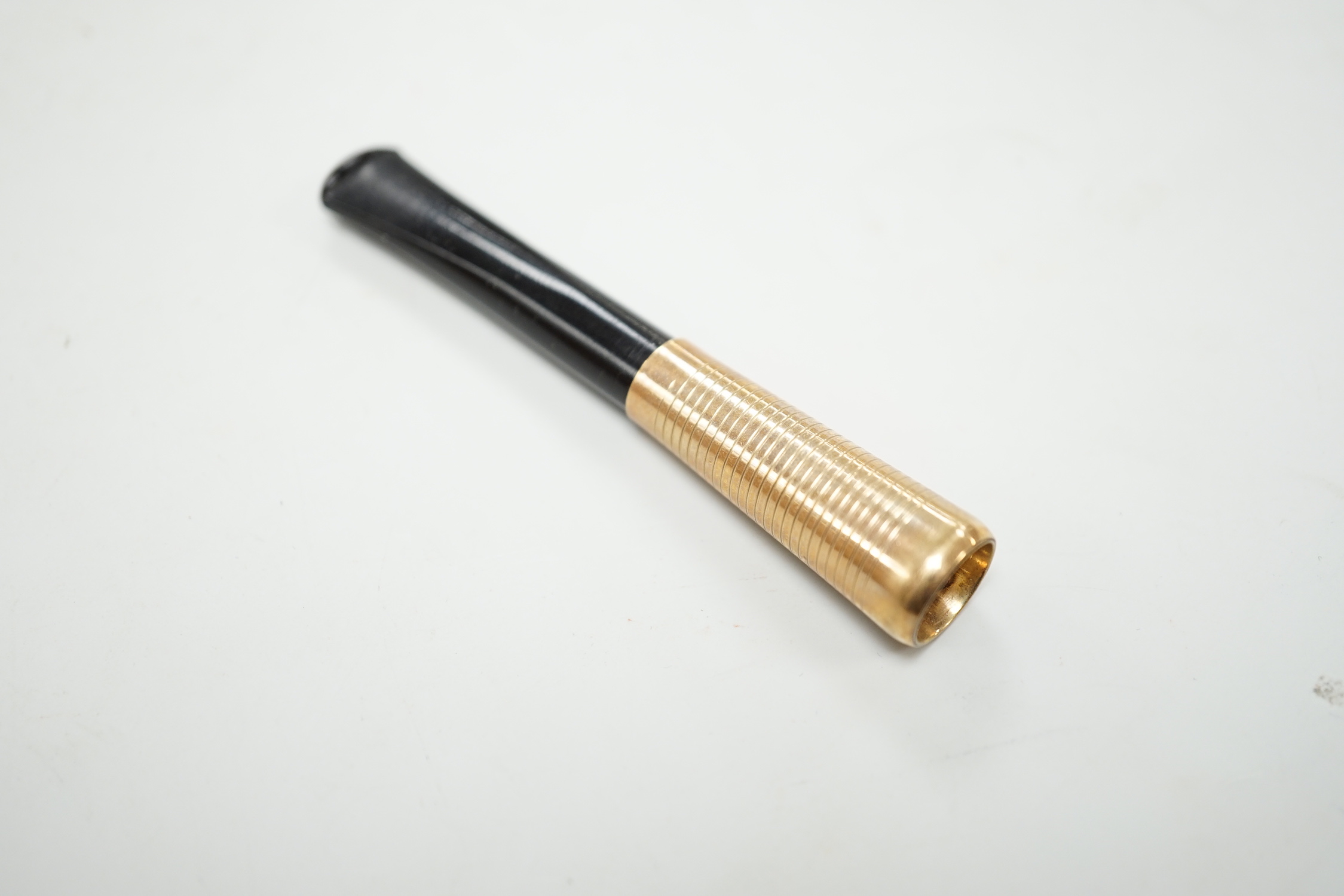A 1960's 9ct gold mounted cigarette holder, 72mm, housed in Cartier box.